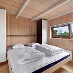 Vakantiehuis Spacious Quality Close To And The Ebeltoft