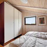 Vakantiehuis Spacious Quality Close To And The